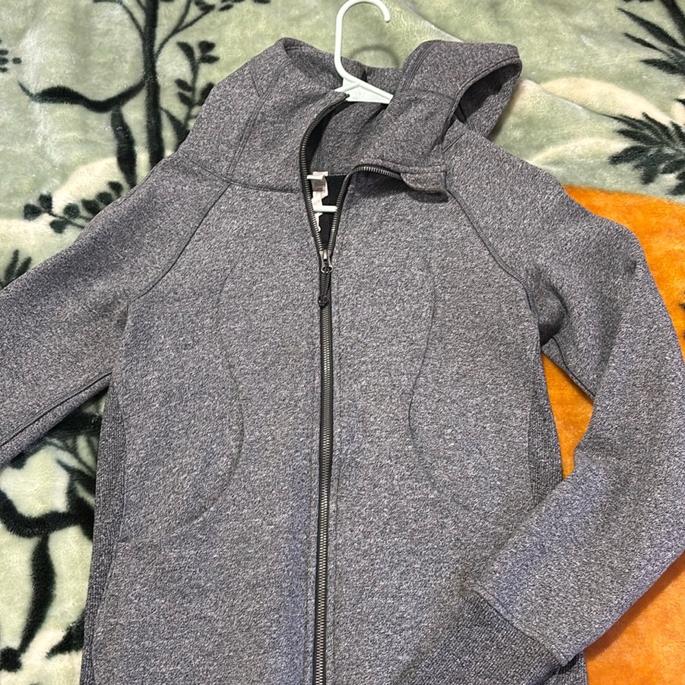 Lululemon scuba size 6